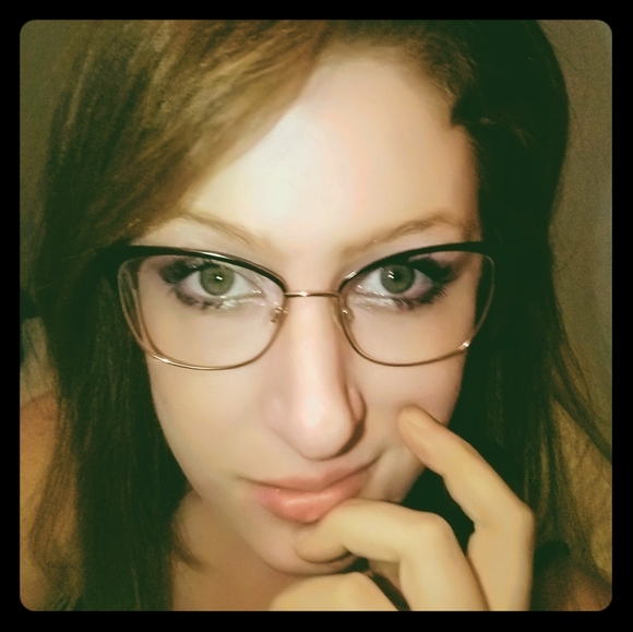 Meet your Posher, Chloe - Picture 1 of 2